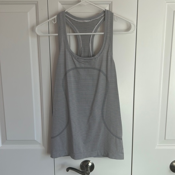 EUC Lululemon Tank Top Size 8 Black White Stripe - Picture 1 of 3